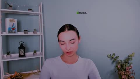 Snapshot of kira_light__ chatting on 10-20-25, 02:17 kira_light__ online show from 10-20-25, 02:17
