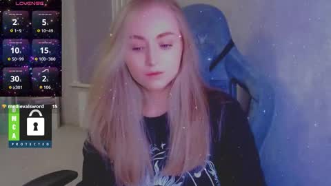 Snapshot of kira_love_sleep chatting on 10-30-25, 03:02 you know thumb up me please its important online show from 10-30-25, 03:02