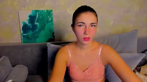 Snapshot of kira_moon_1 chatting on 10-30-25, 08:31 Kira online show from 10-30-25, 08:31