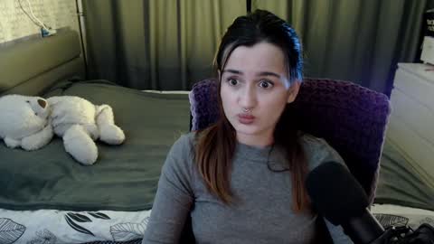 Snapshot of kira_yammy chatting on 12-19-24, 10:32 Kira follow me online show from 12-19-24, 10:32