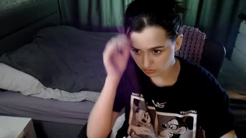 Snapshot of kira_yammy chatting on 12-31-24, 09:50 Kira follow me online show from 12-31-24, 09:50