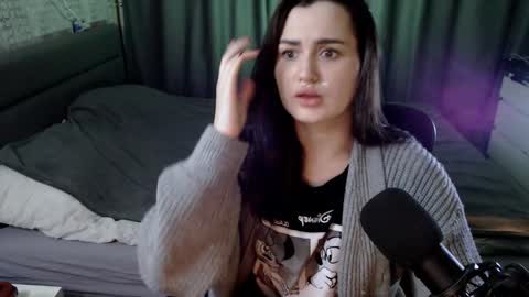 Snapshot of kira_yammy chatting on 01-01-25, 12:53 Kira follow me online show from 01-01-25, 12:53