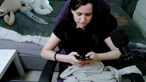 Snapshot of kira_yammy chatting on 01-25-25, 01:43 Kira follow me online show from 01-25-25, 01:43