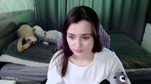 Snapshot of kira_yammy chatting on 01-31-25, 01:12 Kira follow me online show from 01-31-25, 01:12