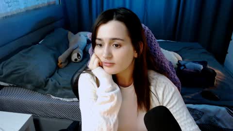 Snapshot of kira_yammy chatting on 02-06-25, 12:43 Kira follow me online show from 02-06-25, 12:43