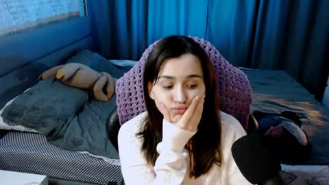 Snapshot of kira_yammy chatting on 02-06-25, 03:48 Kira follow me online show from 02-06-25, 03:48