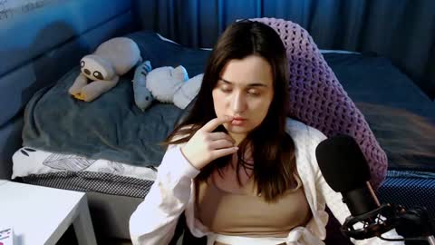 Snapshot of kira_yammy chatting on 02-06-25, 05:19 Kira follow me online show from 02-06-25, 05:19