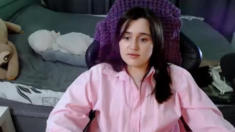 Snapshot of kira_yammy chatting on 02-14-25, 04:47 Kira follow me online show from 02-14-25, 04:47
