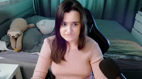Snapshot of kira_yammy chatting on 02-18-25, 01:43 Kira follow me online show from 02-18-25, 01:43