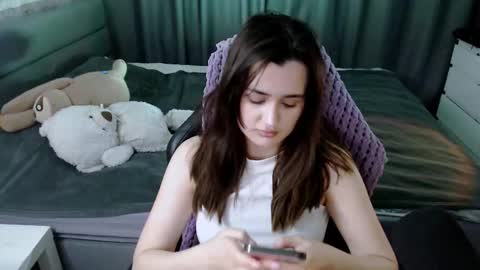 Snapshot of kira_yammy chatting on 03-01-25, 10:21 Kira follow me online show from 03-01-25, 10:21