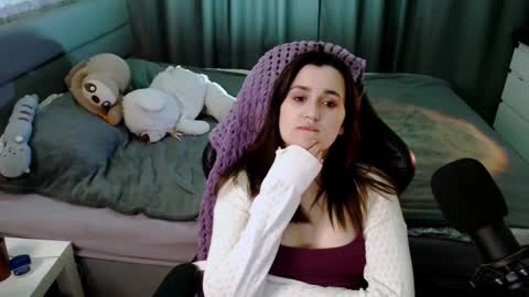 Snapshot of kira_yammy chatting on 03-02-25, 05:14 Kira follow me online show from 03-02-25, 05:14
