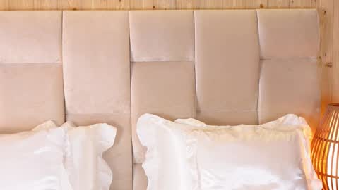 kira online show from 10-28-25, 01:31