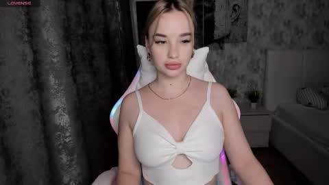 Snapshot of kirakrox chatting on 10-18-25, 07:25 kirakrox online show from 10-18-25, 07:25