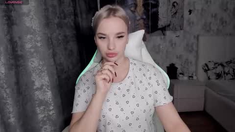 Snapshot of kirakrox chatting on 11-03-25, 07:37 kirakrox online show from 11-03-25, 07:37