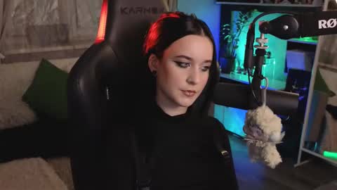 Kira    online show from 11-28-25, 04:31