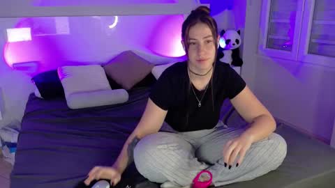 Kira online show from 02-11-26, 08:19