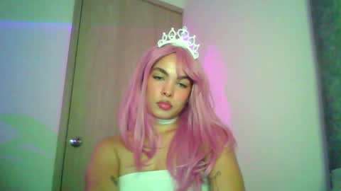 Snapshot of kiri_cute chatting on 10-28-25, 05:00 Kiri online show from 10-28-25, 05:00