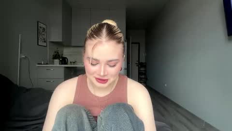 Snapshot of kirtova chatting on 04-15-26, 10:00 Kira online show from 04-15-26, 10:00