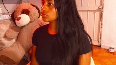 Snapshot of kiss_violet chatting on 12-23-25, 01:58 Violet online show from 12-23-25, 01:58