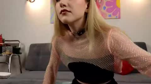 Snapshot of kisschristie__ chatting on 12-13-25, 07:53 christie online show from 12-13-25, 07:53