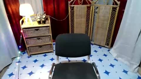 Snapshot of kisses_asian143 chatting on 02-13-26, 12:12 VICTORIA online show from 02-13-26, 12:12