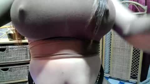 Snapshot of kisses_asian143 chatting on 02-18-26, 01:29 VICTORIA online show from 02-18-26, 01:29