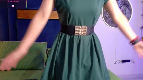 Kissing Company online show from 10-17-25, 08:50