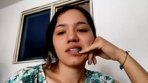 Snapshot of kitcatdreams chatting on 04-12-26, 04:23 kitcatdreams online show from 04-12-26, 04:23