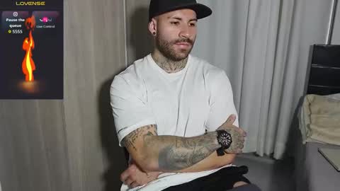 Snapshot of kite__ chatting on 01-10-26, 12:01 kite__ online show from 01-10-26, 12:01