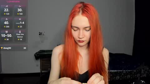 Snapshot of kitsunemoon chatting on 12-13-24, 06:49 Kitsune online show from 12-13-24, 06:49