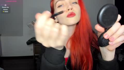 Snapshot of kitsunemoon chatting on 12-19-24, 08:44 Kitsune online show from 12-19-24, 08:44