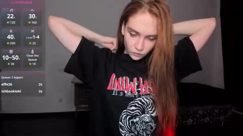 Snapshot of kitsunemoon chatting on 09-16-25, 08:10 Kitsune online show from 09-16-25, 08:10