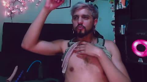 Snapshot of kitsuneshadow22 chatting on 09-17-25, 10:44 Alejandro online show from 09-17-25, 10:44