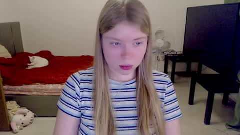 Jennyblonde and Emmabrunette online show from 02-08-25, 09:36