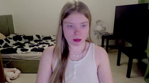Jennyblonde and Emmabrunette online show from 03-08-25, 10:34