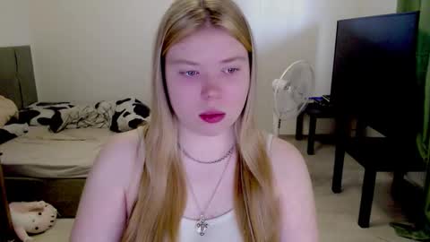 Jennyblonde and Emmabrunette online show from 03-01-26, 11:23