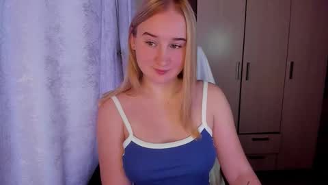 Snapshot of kitten_sun chatting on 10-18-25, 02:36 kitten_sun online show from 10-18-25, 02:36