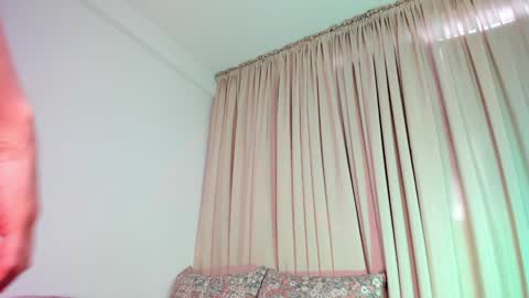 sophie online show from 11-28-25, 04:20