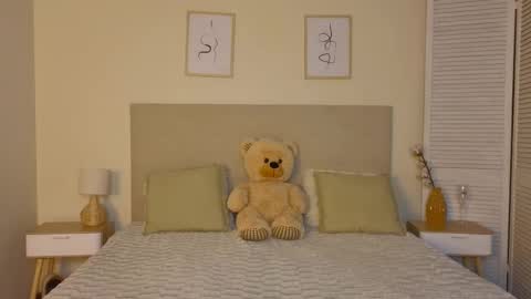 Snapshot of kitty_ange1l chatting on 10-22-25, 05:19 kitty_ange1l online show from 10-22-25, 05:19