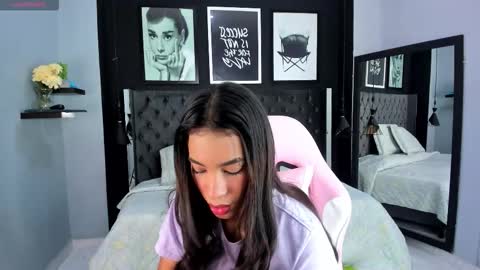 Snapshot of kitty_collins_ chatting on 10-02-25, 10:22 Kitty online show from 10-02-25, 10:22