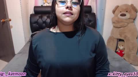 Snapshot of kitty_eyes chatting on 12-10-24, 11:30 kitty online show from 12-10-24, 11:30