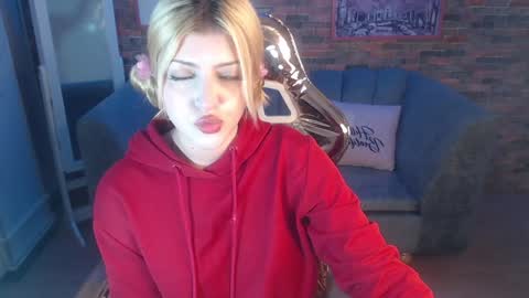 kitty_fox_b online show from 12-19-24, 06:56