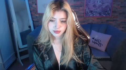 kitty_fox_b online show from 01-07-25, 07:49