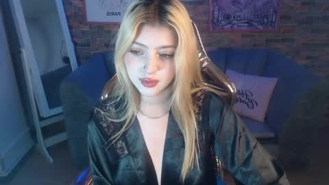 kitty_fox_b online show from 01-07-25, 10:52