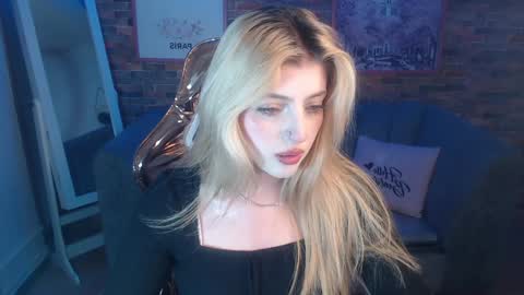 kitty_fox_b online show from 01-08-25, 01:53