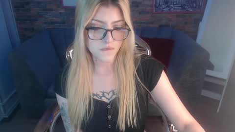 kitty_fox_b online show from 01-28-25, 03:35