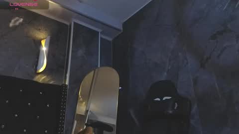 kitty_fox_b online show from 10-24-25, 01:29