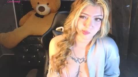 kitty_fox_b online show from 12-17-25, 12:55