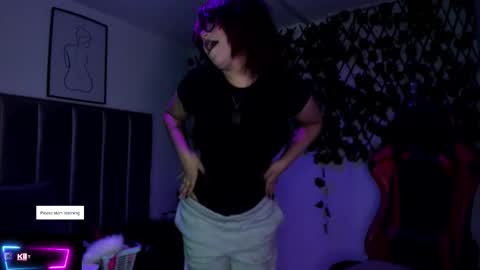 Camila online show from 10-17-25, 02:26