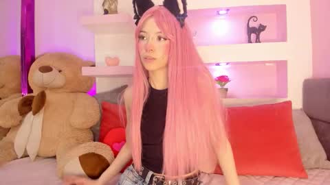 Snapshot of kitty_katte_ chatting on 12-15-25, 08:35 Kate online show from 12-15-25, 08:35